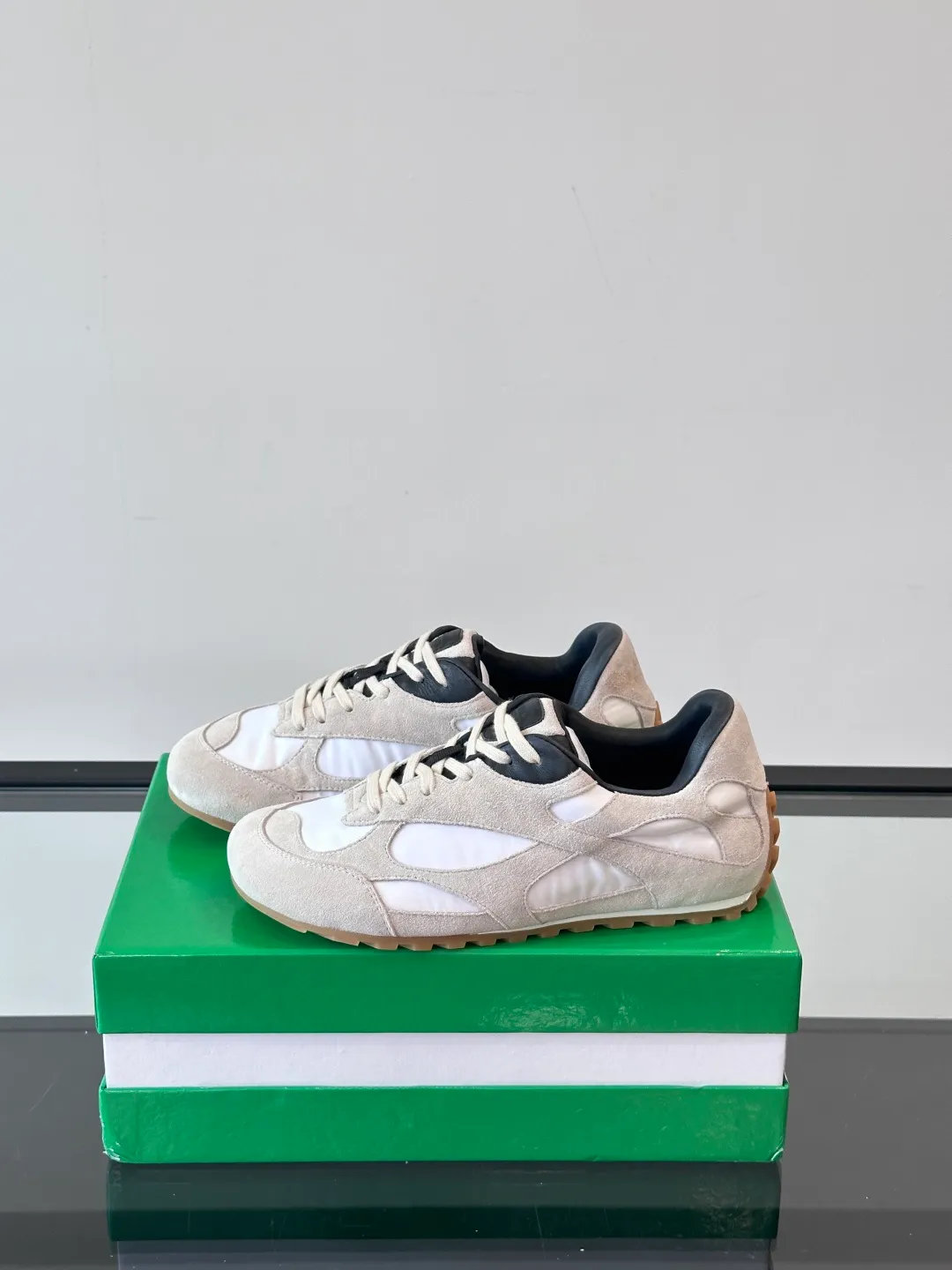p600 "Bv" new orbit👫 casual sneakers for couples, the retro style of the millennium is so handsome, a super cool fashion item, the most important thing is that it feels incomparably comfortable on the feet, and the design style is also perfect. It will definitely be the one you wear most in daily life, original development, high quality presentation! Size: 35-45 (men’s size 38.45 customized)